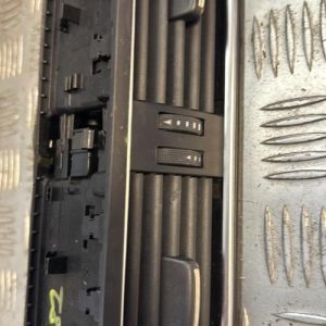 Aerateur tableau de bord AUDI A4 3 AVANT PHASE 1 BREAK Diesel - Image 1