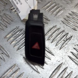 Bouton de warning AUDI A4 3 AVANT PHASE 1 BREAK Diesel - Image 1