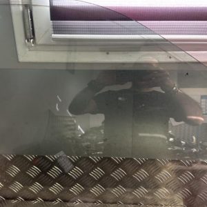 Vitre avant droit RENAULT KANGOO 1 PHASE 1 Diesel - Image 1