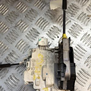 Serrure avant droit AUDI A4 3 AVANT PHASE 1 BREAK Diesel - Image 1