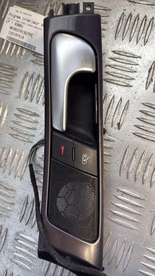 Poignee interieur avant gauche AUDI A4 3 AVANT PHASE 1 BREAK Diesel - Image 1