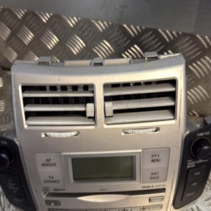 Autoradio d'origine TOYOTA YARIS 2 PHASE 1 Essence - Image 1