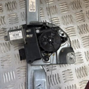 Leve vitre electrique avant gauche PEUGEOT 208 1 PHASE 2 Diesel - Image 1