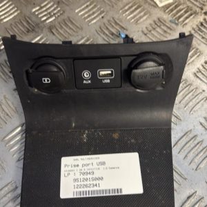 Prise port USB HYUNDAI I 20 3 Essence - Image 1