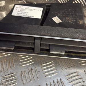 Aerateur tableau de bord PEUGEOT 5008 2 PHASE 1 Diesel - Image 1