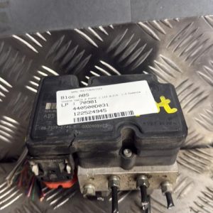 Bloc ABS (freins anti-blocage) TOYOTA YARIS 2 PHASE 1 Essence - Image 1
