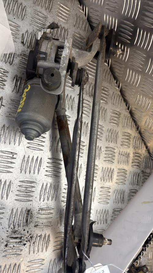 Moteur essuie glace avant TOYOTA YARIS 2 PHASE 1 Essence - Image 1