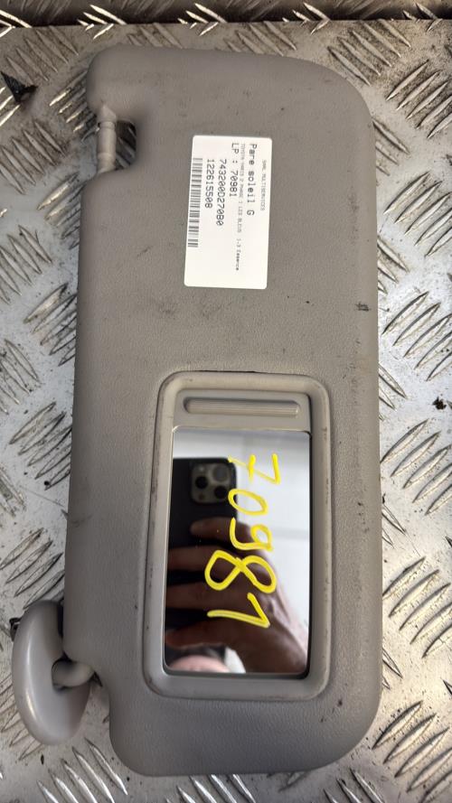 Pare soleil gauche TOYOTA YARIS 2 PHASE 1 Essence - Image 1