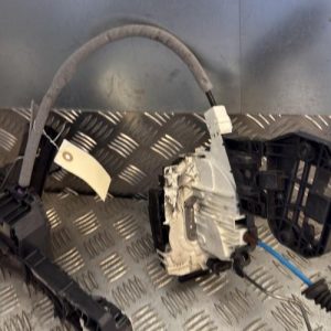 Serrure avant gauche MERCEDES CLASSE GLA 156 PHASE 1 Diesel - Image 1