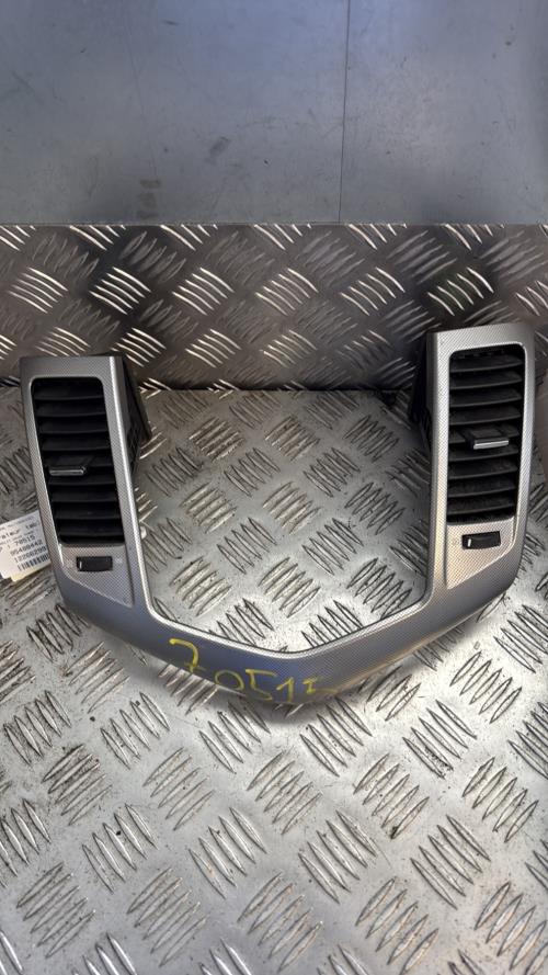 Aerateur tableau de bord CHEVROLET CRUZE PHASE 1 Essence - Image 1