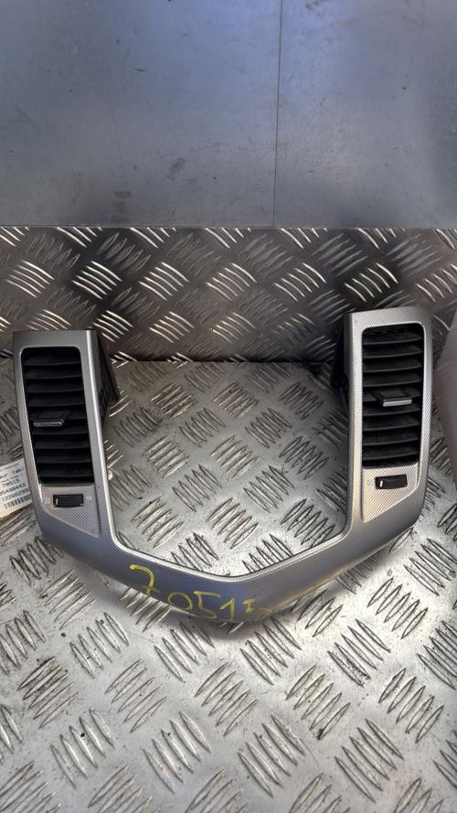 Aerateur tableau de bord CHEVROLET CRUZE PHASE 1 Essence - Image 2