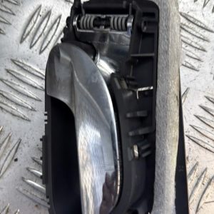 Poignee interieur arriere droit PEUGEOT 307 PHASE 1 BREAK Essence - Image 1