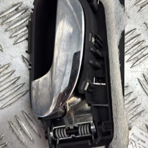 Poignee interieur arriere gauche PEUGEOT 307 PHASE 1 BREAK Essence - Image 1