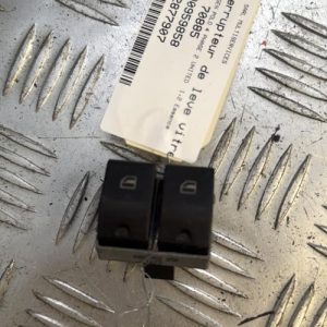 Interrupteur de leve vitre avant gauche VOLKSWAGEN POLO 4 PHASE 2 Essence - Image 1