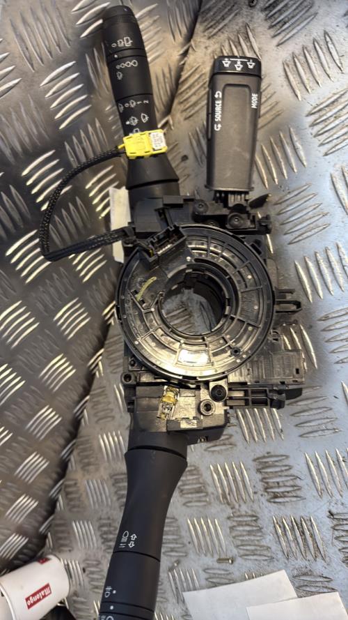 Com (Bloc Contacteur Tournant+Commodo Essuie Glace+Commodo Phare) RENAULT CLIO 5 PHASE 1 Diesel/Hybride - Image 1