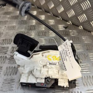 Serrure avant droit VOLKSWAGEN GOLF 6 Diesel - Image 1