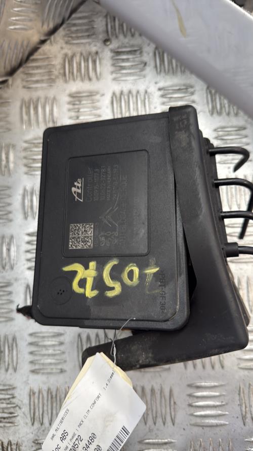 Bloc ABS (freins anti-blocage) PEUGEOT 208 1 PHASE 1 Diesel - Image 2