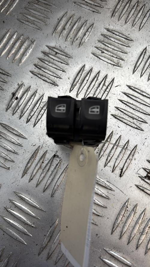 Interrupteur de leve vitre avant gauche RENAULT CLIO 4 PHASE 2 Diesel - Image 1