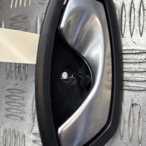 Poignee interieur avant droit RENAULT CLIO 4 PHASE 2 Diesel - Image 1