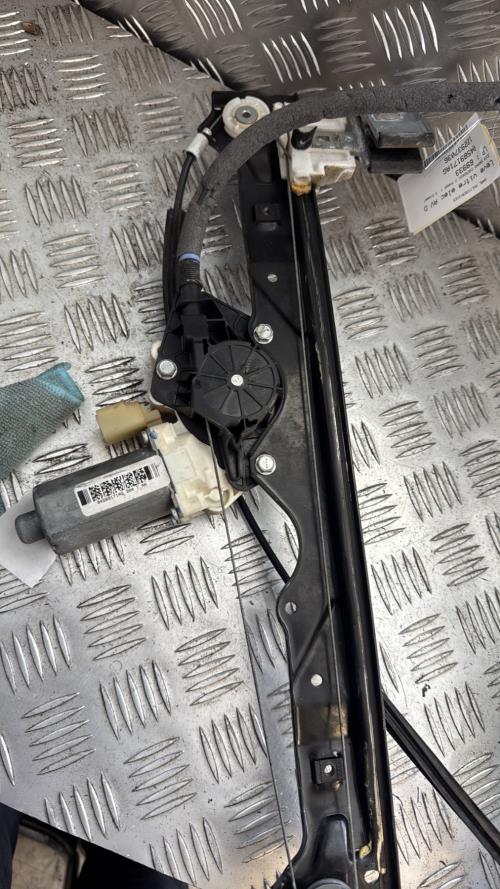 Leve vitre electrique avant droit JEEP GRAND CHEROKEE 2 PHASE 1 Diesel - Image 1