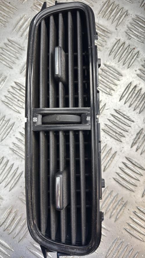 Aerateur tableau de bord RENAULT CLIO 4 PHASE 2 Diesel - Image 1