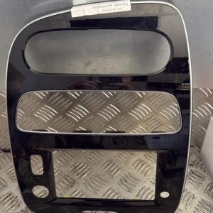 Facade autoradio RENAULT CLIO 4 PHASE 2 Diesel - Image 1