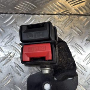 Attache ceinture arriere gauche RENAULT CLIO 2 PHASE 2 Essence - Image 1