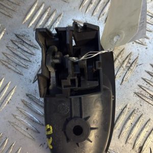 Poignee interieur arriere droit TOYOTA YARIS 2 PHASE 1 Essence - Image 4