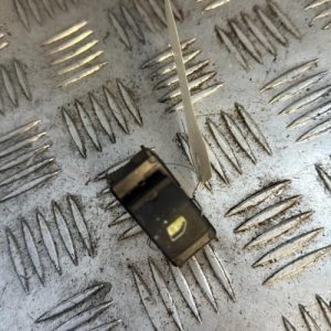 Interrupteur de leve vitre avant droit PEUGEOT 5008 2 PHASE 1 Diesel - Image 1