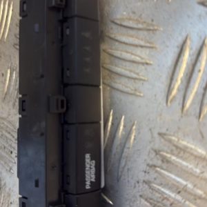 Bouton/Interrupteur HYUNDAI I 20 3 Essence - Image 1