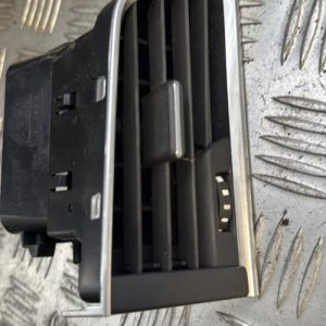 Aerateur tableau de bord avant gauche PEUGEOT 508 1 SW PHASE 2 BREAK Diesel - Image 1