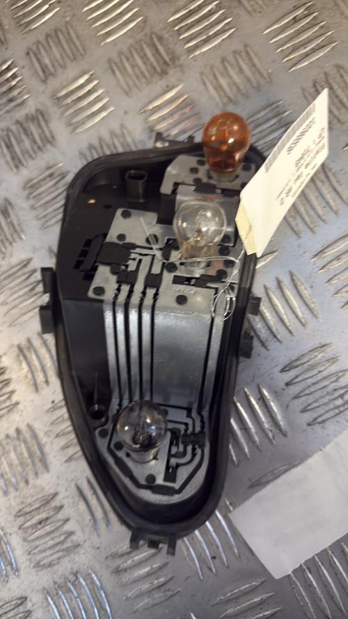 Platine feu arriere droit RENAULT CLIO 3 PHASE 1 Diesel - Image 1
