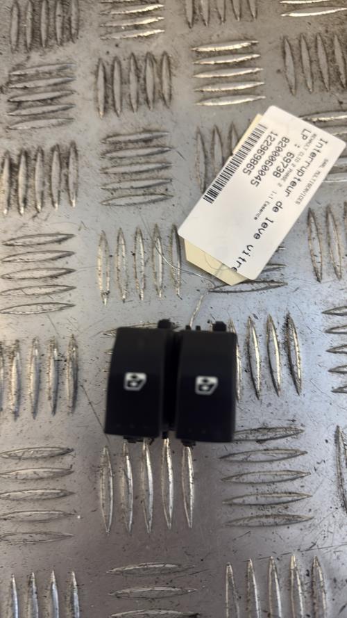 Interrupteur de leve vitre avant gauche RENAULT CLIO 2 PHASE 2 Essence - Image 1