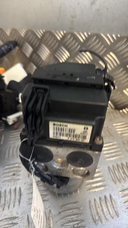 Bloc ABS (freins anti-blocage) RENAULT CLIO 2 PHASE 2 Essence - Image 1