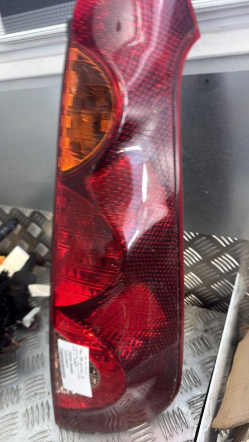 Feu arriere principal droit (feux) NISSAN NOTE 1 PHASE 2 Diesel - Image 1
