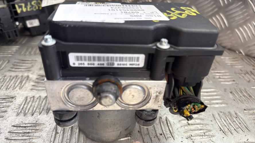 Bloc ABS (freins anti-blocage) CITROEN C4 1 PHASE 1 Essence - Image 2