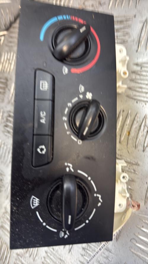 Commande chauffage CITROEN C4 1 PHASE 1 Essence - Image 1
