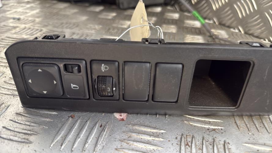 Commande retroviseurs NISSAN NOTE 1 PHASE 2 Diesel - Image 2