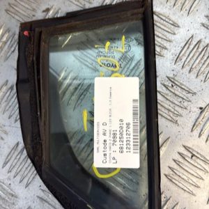 Custode avant droit (porte) TOYOTA YARIS 2 PHASE 1 Essence - Image 1