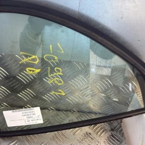 Custode arriere droit (porte) TOYOTA YARIS 2 PHASE 1 Essence - Image 1