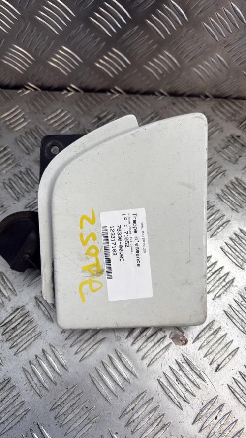 Trappe d'essence NISSAN NV400 Diesel - Image 3