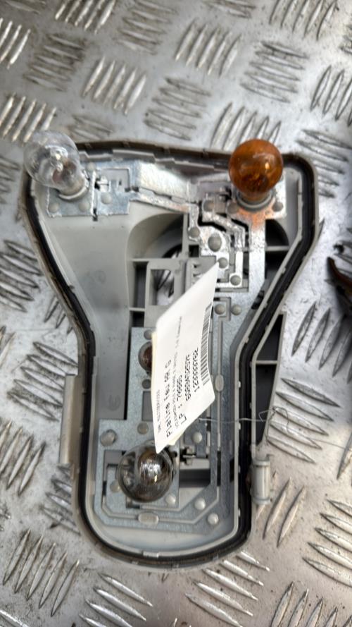 Platine feu arriere gauche VOLKSWAGEN POLO 4 PHASE 2 Essence - Image 1