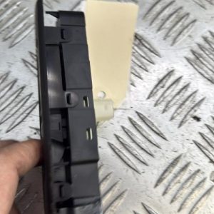 Interrupteur de leve vitre avant droit PEUGEOT 508 1 SW PHASE 2 BREAK Diesel - Image 1