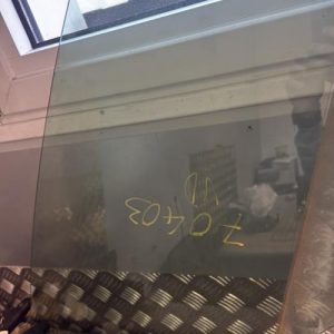 Vitre avant droit PEUGEOT 3008 1 PHASE 1 Diesel - Image 1