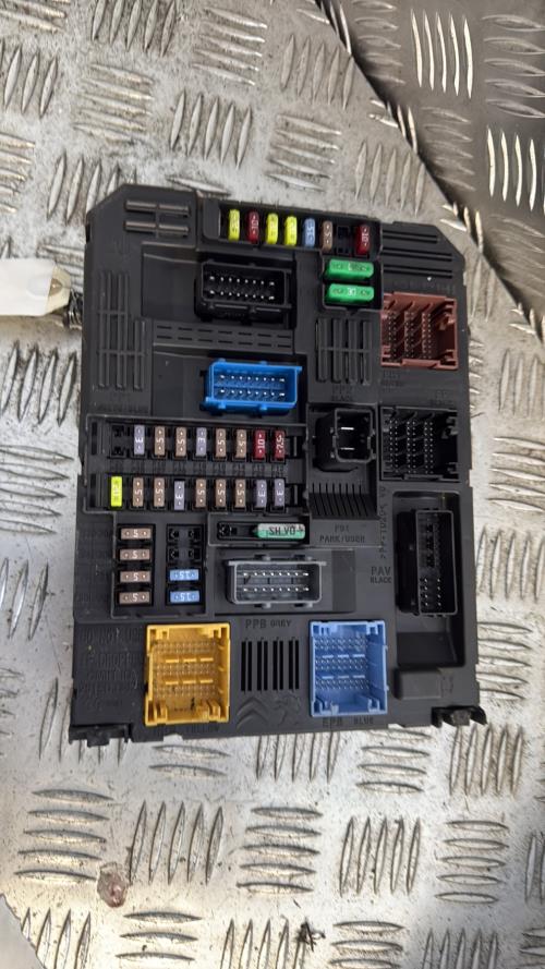 Boitier BSI PEUGEOT 2008 2 PHASE 1 Essence - Image 3