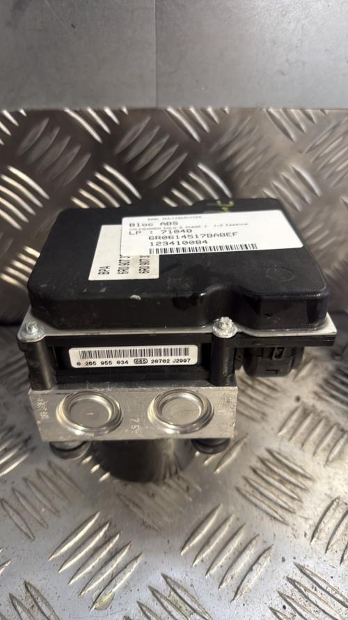 Bloc ABS (freins anti-blocage) VOLKSWAGEN POLO 5 PHASE 1 Essence - Image 2