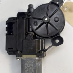 Moteur leve vitre avant gauche VOLKSWAGEN POLO 5 PHASE 1 Essence - Image 1