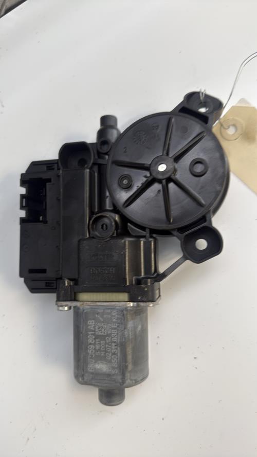 Moteur leve vitre avant gauche VOLKSWAGEN POLO 5 PHASE 1 Essence - Image 1