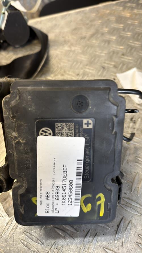 Bloc ABS (freins anti-blocage) VOLKSWAGEN GOLF 6 Essence - Image 1