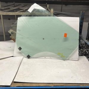 Vitre arriere gauche RENAULT CLIO 5 PHASE 1 Essence - Image 1